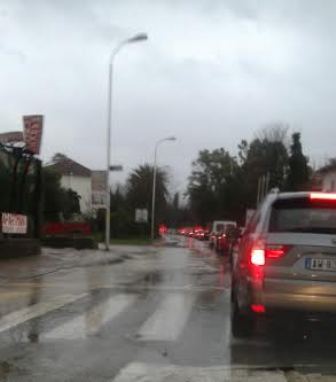 Kiša zaustavila saobraćaj na magistrali 