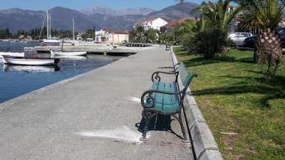 Nove klupe obalom na Seljanovu