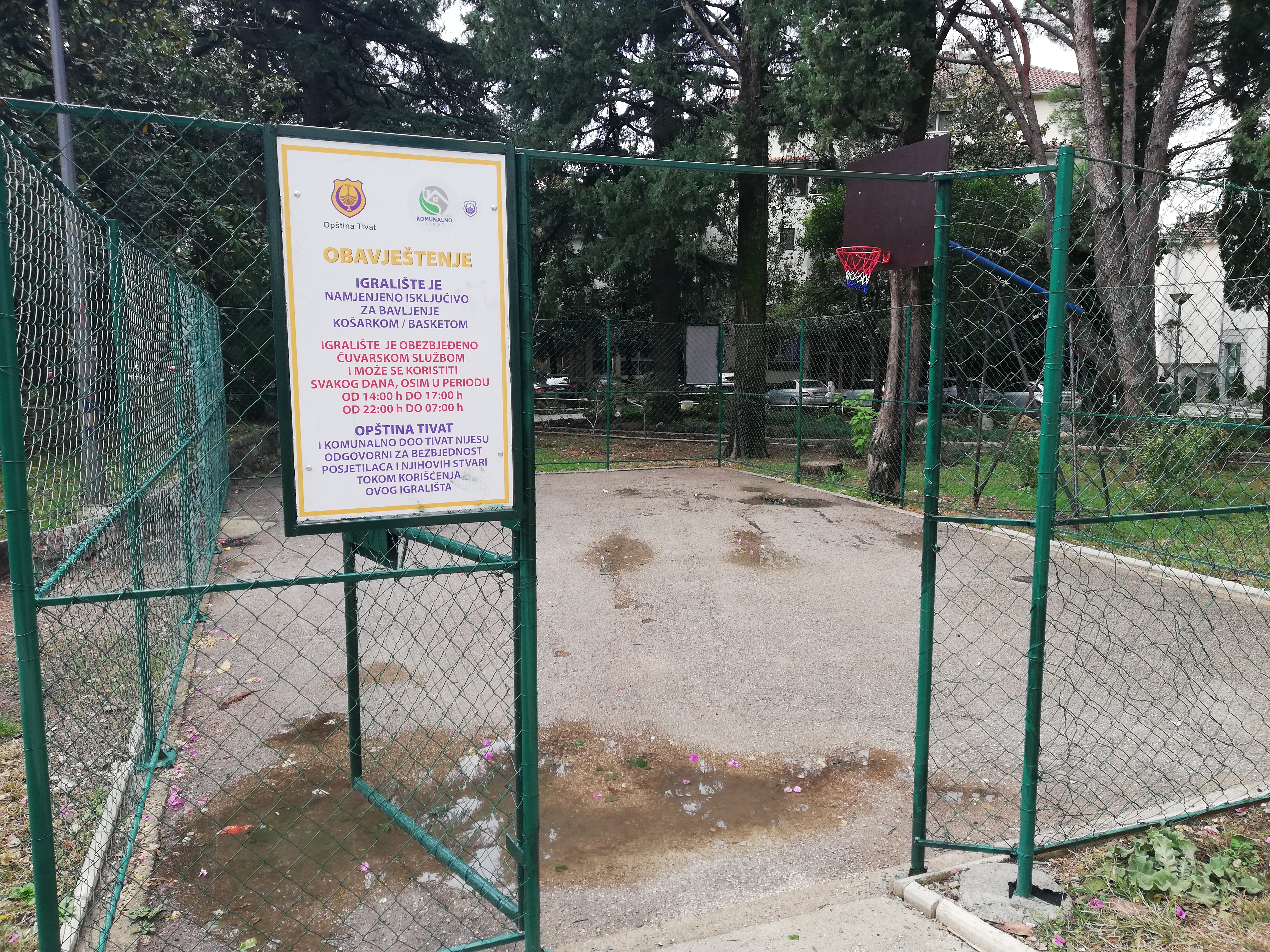 KOŠARKAŠKI TEREN U MALOM PARK